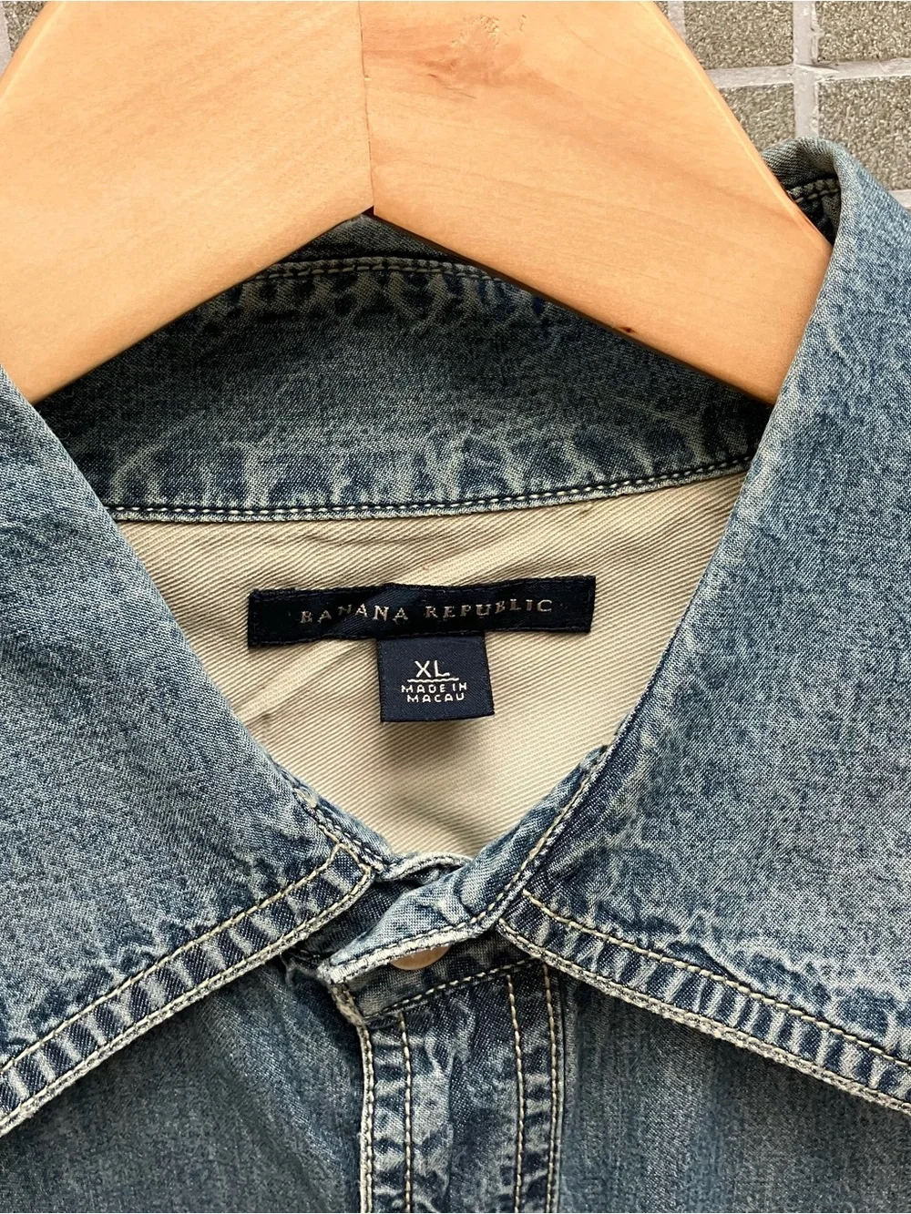 Banana Republic Light Blue Denim Button-Down Shirt with Chest Pockets